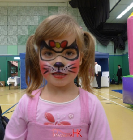 A little girl in HK got her face paint as a kitten by a face painter at a Hong Kong
corporate function in HKFC.  