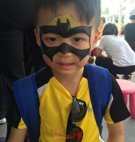 Face painter in HK draw a little batman for a little boy at the Clear water Bay School event