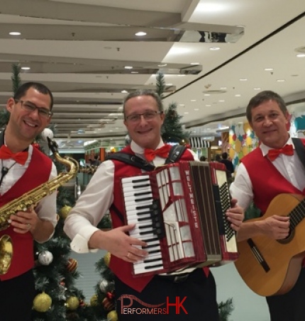 Musician in Hong Kong performing at a Hong Kong shopping mall Christmas event