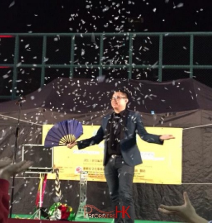 Magician in HK performing a snow storm magic at corporate annual event  