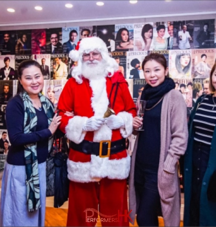 santa martin with guests at an event in sha tin