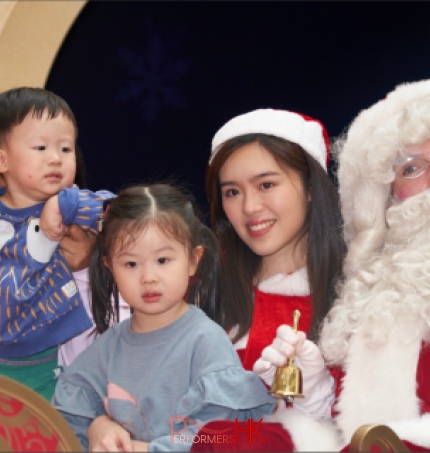 santa girl with children and santa jay in elements mall kowloon tst hong kong