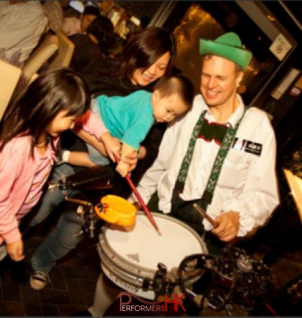 Andy comic in german outfit playing drums